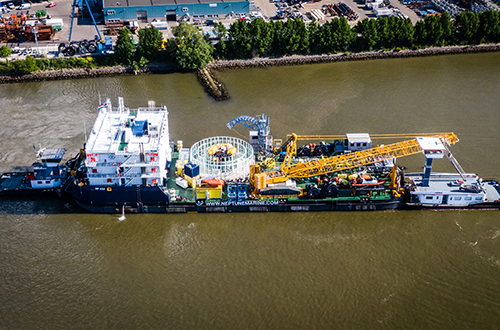 Mobilisation of a multi purpose pontoon