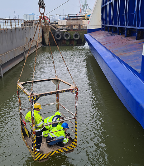 Inspectors viewing the Stena Britannica