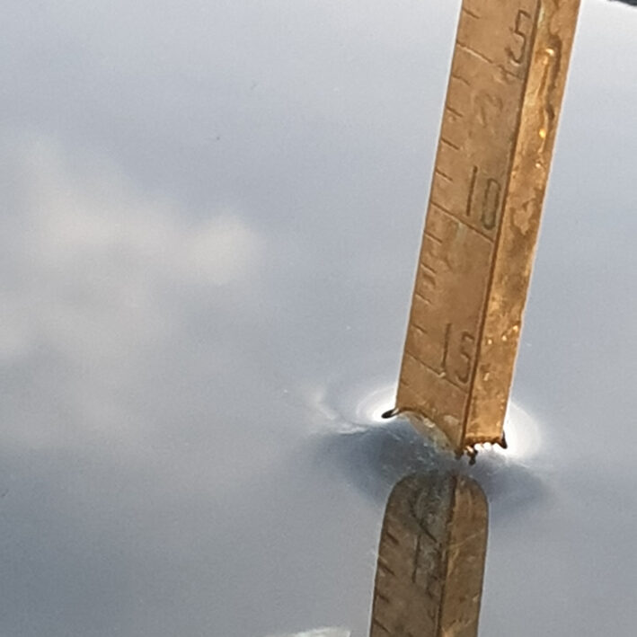 Depth measuring tool in the water - draft survey