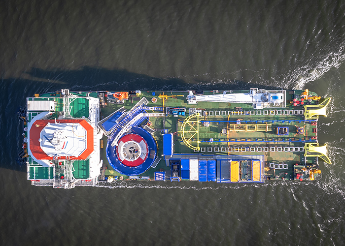 Cable repair vessel Curo