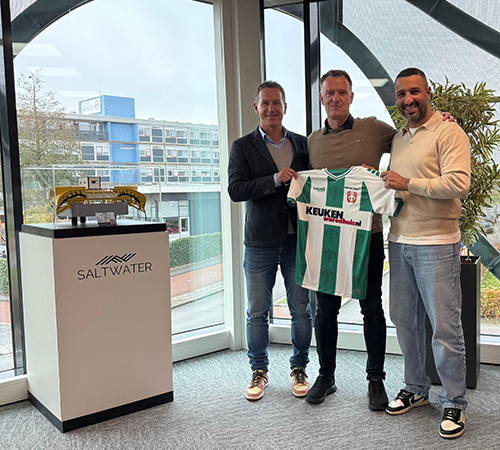 Saltwater Engineering en FC Dordrecht bundelen hun krachten in Energiek Dordt om jong talent te inspireren en duurzaamheid in de regio te stimuleren.