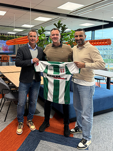 Saltwater Engineering en FC Dordrecht bundelen hun krachten in Energiek Dordt om jong talent te inspireren en duurzaamheid in de regio te stimuleren.